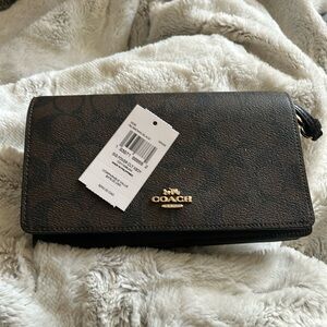 Coach Women’s Anna holdover clutch crossbody. Brand new in box with tags
